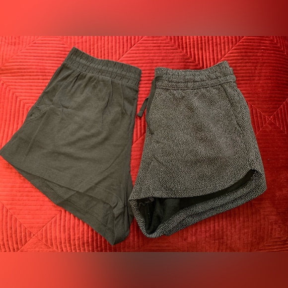 Lot of 2 shorts - black and black white speckled from H&M Basics - Picture 2 of 9